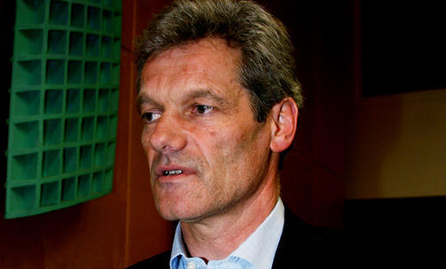 - HAR BRUTT LOVEN: Regjeringens innleide juridiske ekspertise mener allmennaksjeloven taler for at Akker Solutions har brutt loven. Over: Selmer-advokat Sverre Tysland. Foto: Harald Klungtveit/Dagbladet.no