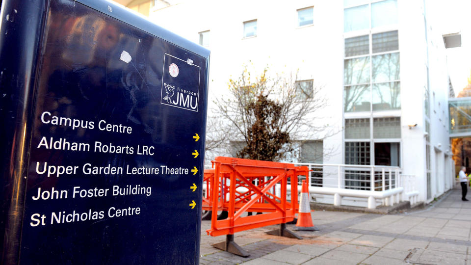 P�GREPET: To av de ti mennene som er p�grepet var her p� Aldham Robarts learning centre i Liverpool. Foto: AFP PHOTO ANDREW YATES/SCANPIX