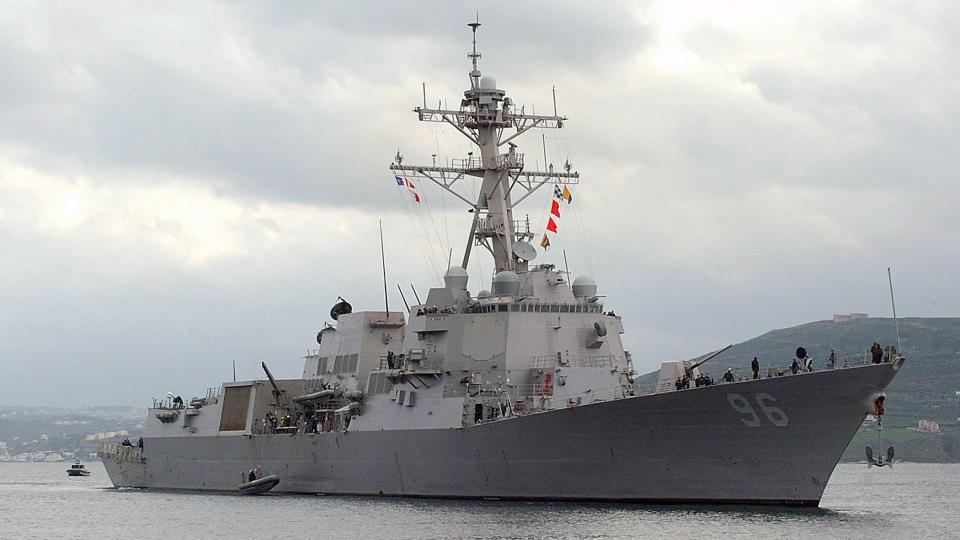 FRAMME: Det er ikke kjent hvorvidt �USS Bainbridge� planlegger � bruke v�penmakt mot piratene. Foto: Paul Farley/EPA/Scanpix
