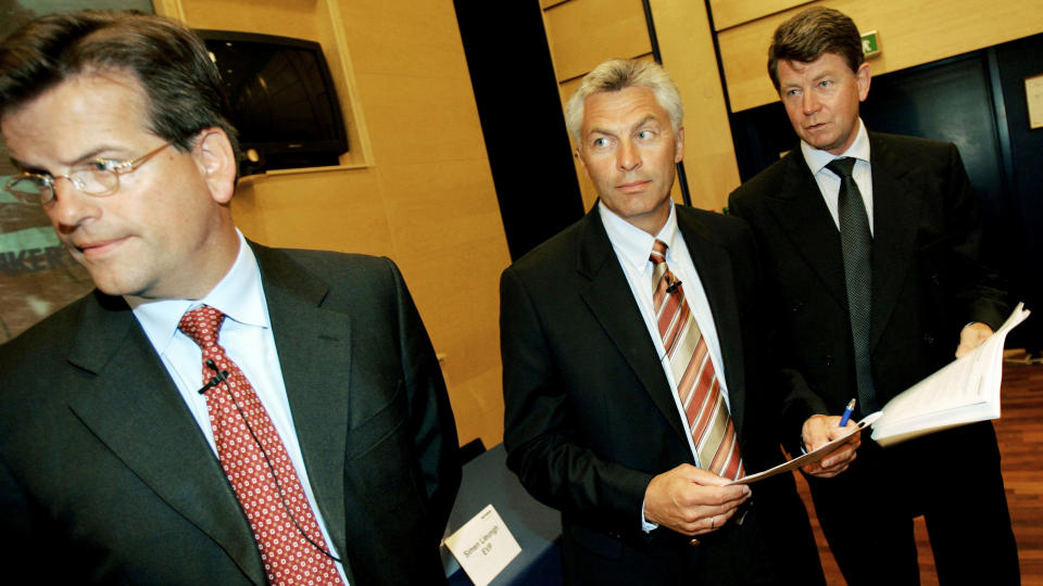 NEKTER � SITTE PENT: Aker Solutions, ved Styreleder Martinus Brandal, Daglig leder Simen Lieungh og sjef for investor-relasjoner Lasse Torkildsen.Foto Lise �serud / SCANPIX