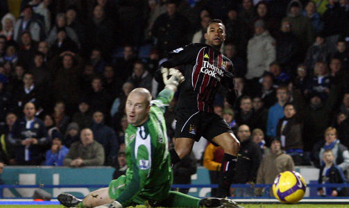 SISTE SCORING: Her putter Robinho mot Blackburn, i romjula. Det er hans forel�pig siste m�l for Manchester City. Foto: AFP