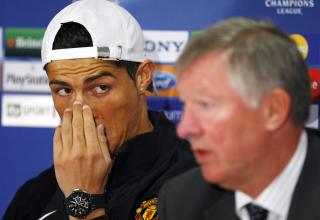 FRISTELSER: Alex Ferguson innr�mmer at det har v�rt en utfordring � holde Cristiano Ronaldos f�tter plantet p� jorda. Foto: SCANPIX/REUTERS/Phil Noble
