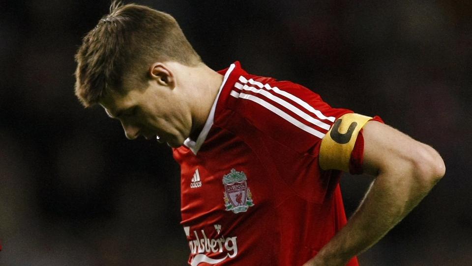 SLITER: R�ntgenunders�kelser i g�r viste en liten strekk for Steven Gerrard. N� st�r b�de ligakampen mot Blackburn i morgen og returoppgj�ret mot Chelsea i Champions League i fare. Foto: SCANPIX/REUTERS/Phil Noble