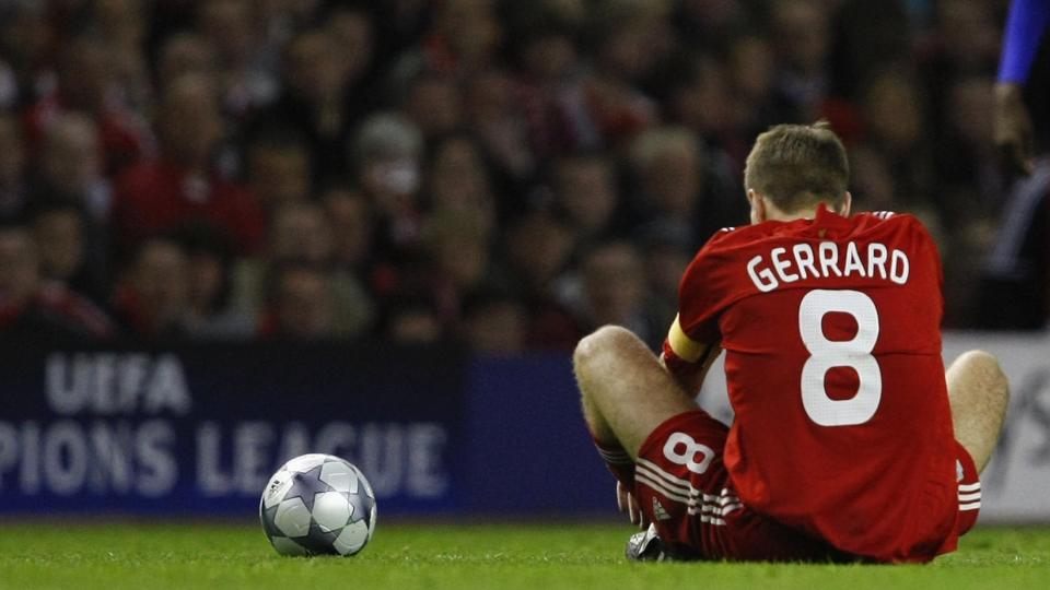 VIKTIG BRIKKE: Steven Gerrard er helt sentralt i Liverpools jakt p� Manchester United - n� er kapteinen tilbake. Foto: REUTERS