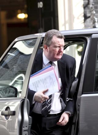 QUICK GIKK: Politisjef Robert Quick valgte � slutte i sin stilling etter denne terrortabben. Foto: EPA/SCANPIX