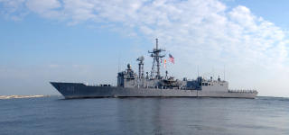 ST�R KLAR: USS Halyburton er p� vei til Indiahavet, for � st�tte et annet amerikansk marinefart�y mot piratene. Foto: AP/US Navy