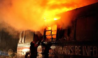 STORE FLAMMER: Men ingen umiddelbar spredningsfare. Foto: Svein Gustav Wilhelmsen