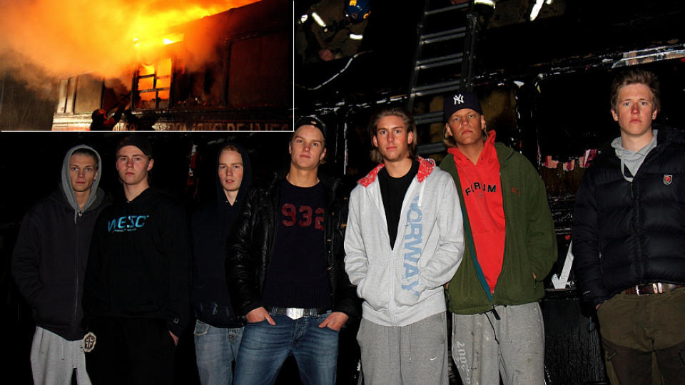 FIKK P�SKA �DELAGT: F.v. Martin Tore Hansen, Patrick Braaten, Lars Jonas J�rgensen Narvhus, Lars Petter Lundteppen, Stig Kolve, Petter Kvarme og Henrik Johan Gr�stad har lagt ned over 400 000 kroner i russebussen som i natt gikk opp i flammer. Foto: Svein Gustav Wilhelmsen