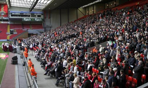 �RLIG MARKERING: I fjor ble det p� Anfield markert at det var 19 �r siden Hillsborough-tragedien. Til uka er det 20 �r siden. Foto: AP