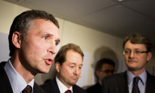 HYLLET R�KKE: Jens Stoltenberg hyllet R�kke og sa blant annet dette om de omstridte transaksjonene: - Vi investerte i det selskapet og var klar over at det var risiko. Foto: H�kon Mosvold Larsen/SCANPIX