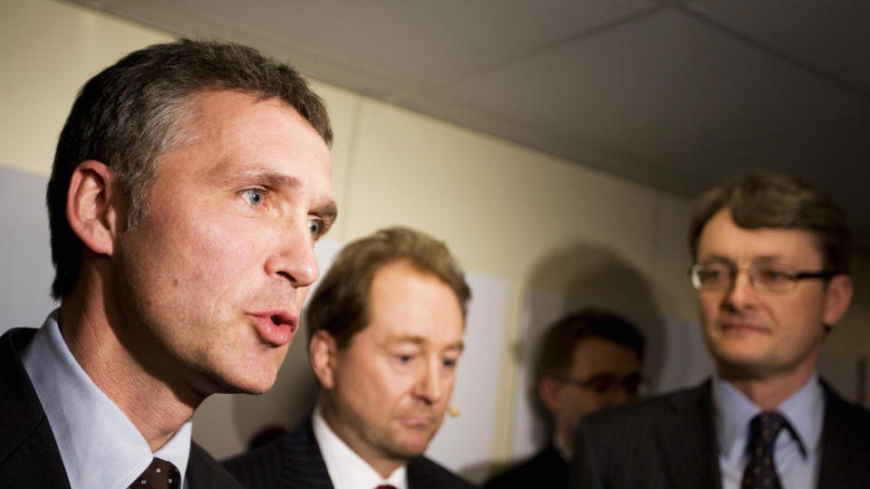 KRANGLER  OM  SALG:  R�kkes salg av fem selskaper til statseide Aker Solutions har v�rt  p�skens store sak. Her m�ttes Jens Stoltenberg og Kjell Inge R�kke under Aker-dagen 2. april.
Foto: H�kon Mosvold Larsen / SCANPIX .