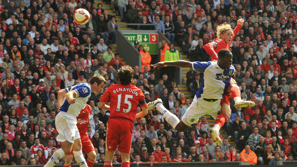 M�L NUMMER 14: Fernando Torres header her inn sitt 14 m�l for sesongen og hans andre mot Blackburn. Foto: AFP