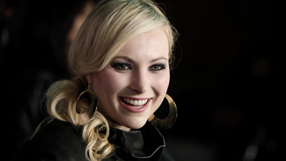 SKRIVER BOK OM POLITIKK: Pappa mislyktes som presidentkandidat, men Meghan McCain (24) fortsetter � gj�re politisk karriere. N� har hun skrevet under en etter sigende sv�rt lukurativ avtale om � skrive bok om sine politiske erfaringer.  Foto: SCANPIX /AP /Matt Sayles