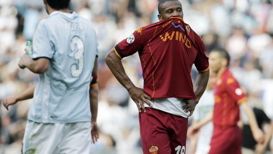 ROMA-NEDTUR: Julio Baptista depper etter tap i slaget om Roma. Foto: AP