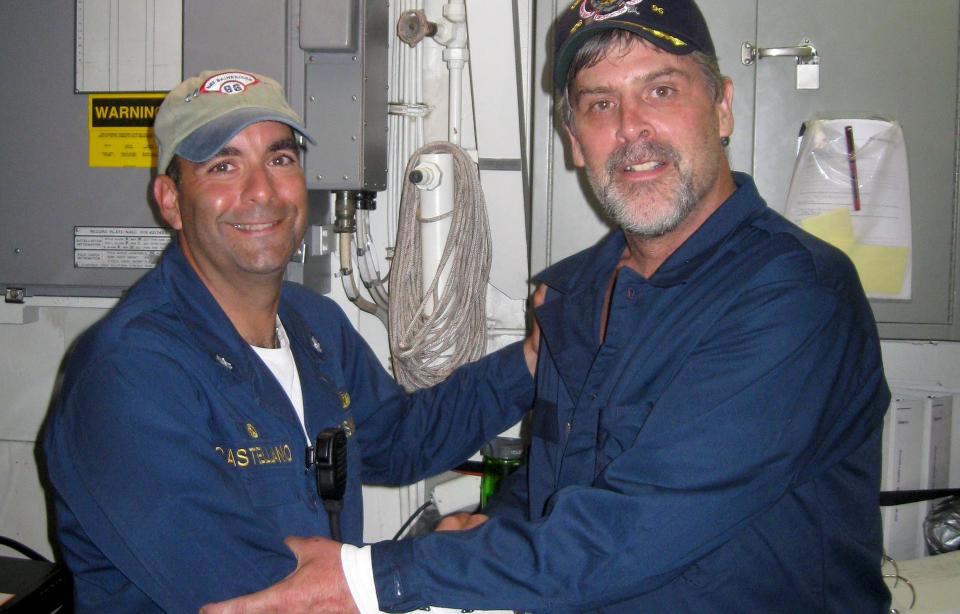 HVILER UT: Kaptein Richard Phillips ble befridd tidligere i kveld. N� hviler han ut p� et amerikansk krigsskip. Tre somaliske pirater ble drept under aksjonen. Foto: EPA/US NAVY/SCANPIX