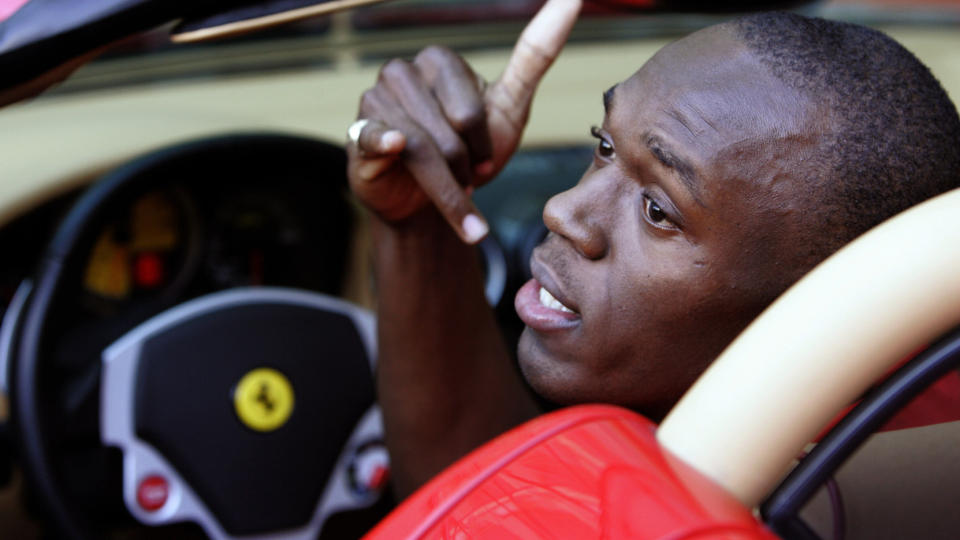 LEKER BARE MED FERRARI: Usain Bolt sier marihuana er en del av oppveksten p� Jamaica.Foto:  AFP/STEPHANE DANNA