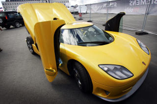 LUKSUSBIL: Idar Vollviks Koenigsegg CCR, en sportsbil til syv millioner kroner han kjøpte i 2005. Vollvik kunne kjøpt 285 slike biler for pengene han har tapt.
Foto: Gorm Kallestad / SCANPIX LUKSUSBIL: Idar Vollviks Koenigsegg CCR, en sportsbil til syv millioner kroner han kjøpte i 2005. Vollvik kunne kjøpt 285 slike biler for pengene han har tapt.
Foto: Gorm Kallestad / SCANPIX