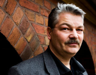 KRITISK TIL STATENS KRAV: Ekspert i selskapsrett. Hugo Matre. Foto: Eivind Senneset