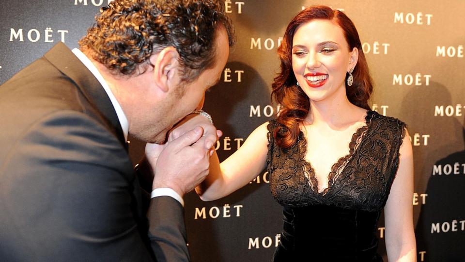 TRENER HARDT: Scarlett Johansson skal spille superhelt i latexkostyme. Det krever sitt av fysikken. Her er skuespilleren fotografert i mars i �r. Foto: STELLA PICTURES