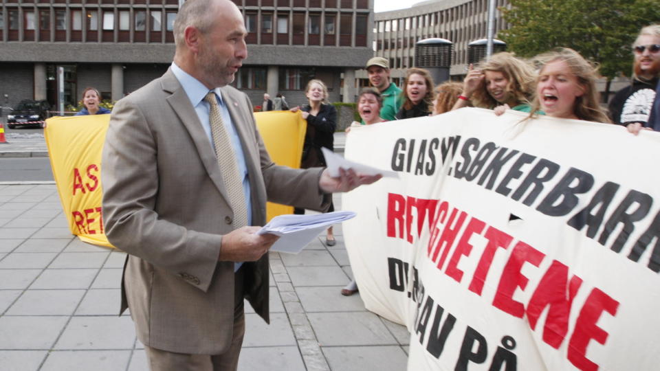 UENIGE I TILTAKENE: Redd Barna reagerte da statsminister Jens Stoltenberg  og arbeids- og inkluderingsminister Dag Terje Andersen (bilde) la i september i fjor fram en rekke tiltak  for � begrense  antallet asyls�kere som ikke har behov for beskyttelse. Arkivfoto: SCANPIX