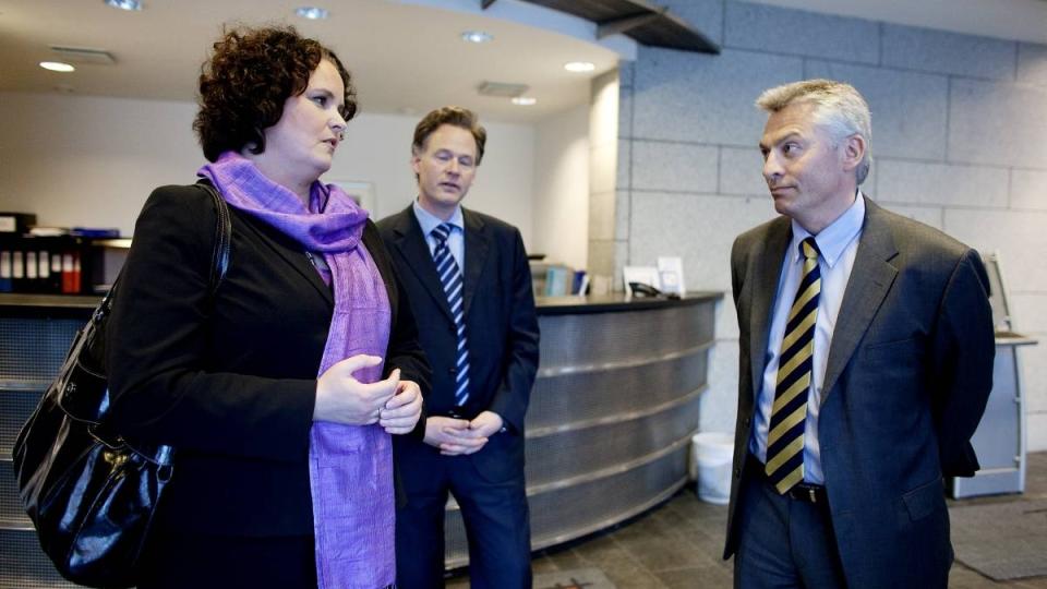 - ER I DIALOG: N�rings- og handelsminister Sylvia Brustad m�tte i kveld Aker Solutions konsernsjef Simen Lieungh i NRK-huset p� Marienlyst, der de skal delta i Redaksjon EN. - Vi har en felles interesse i � l�se dette, sier Lienugh til Dagbladet.no. Foto: Espen R�st