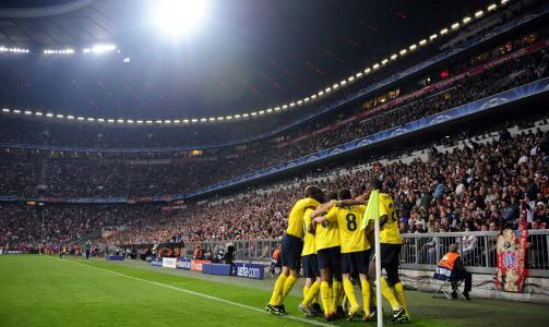 SPIKEREN I KISTA: Seydou Keita hamret inn utligningen og s�rget for at Barcelona kan reise fra M�nchen uten tap i bagasjen.Foto: SCANPIX/AP Photo/Manu Fernandez
