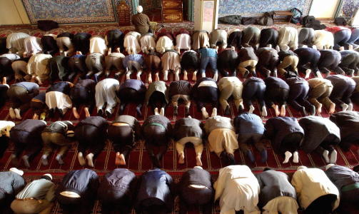 ISLAMSK BAKGRUNN: Hvis innslaget av mennesker i Norge med islamsk bakgrunn blir stort nok vil vi få et kraftig tilbakeslag for kjønnslikestillingen i Norge.
Her fra fredagsbønnen i moskeen i Åkebergveien i Oslo. Foto: Arash A. Nejad / SCANPIX ISLAMSK BAKGRUNN: Hvis innslaget av mennesker i Norge med islamsk bakgrunn blir stort nok vil vi få et kraftig tilbakeslag for kjønnslikestillingen i Norge.
Her fra fredagsbønnen i moskeen i Åkebergveien i Oslo. Foto: Arash A. Nejad / SCANPIX