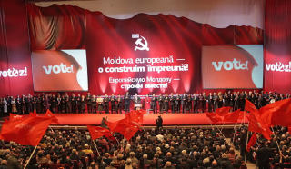 MOLDOVA OG EUROPA: Kommunistpartiet i Moldova under valgkampen. De driver ogs� sin egen valgkampkanal p� You Tube. Foto: Kommunistpartiets nettsider