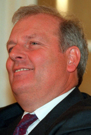 FORSVARER FORTSATT: Dav�rende Sun-redakt�r Kelvin MacKenzie mener fortsatt at avisa gjorde rett i � trykke saken som den var, ut fra de kildene de hadde p� det tidspunktet. Foto: SCANPIX/Michael Crabtree/REUTERS