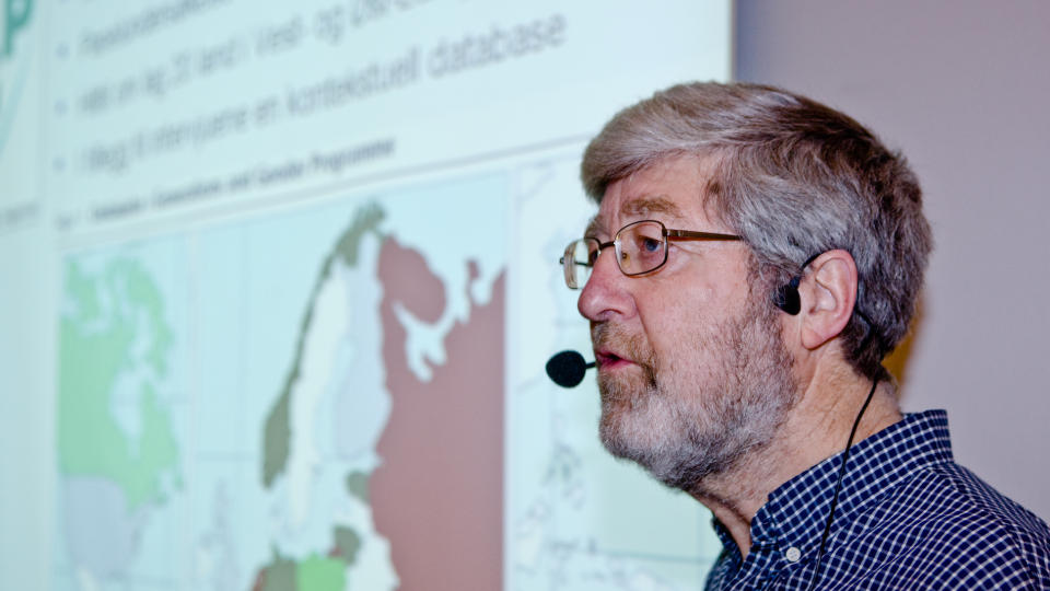 TROR IKKE � FLERTALL MUSLIMER: Forsker i Statistisk sentralbyr�, Helge Brunborg, under et seminar hvor det ble presentert forskningsresultater fra studien av livsl�p, generasjon og kj�nn. Dette er en av de st�rste studiene av demografi og levek�r som er blitt gjort i Norge.
Foto: Cornelius Poppe / SCANPIX
