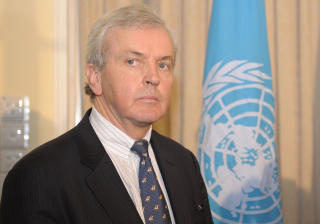 KRASS: FN-talsmann John Holmes. Foto: AFP PHOTO/Lakruwan Wanniarachchi/Scanpix