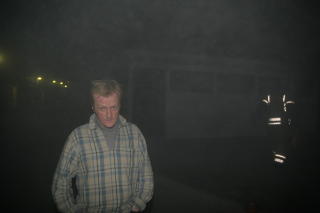 TOK SAKEN I EGNE HENDER: Per Ananiassen (45) hjalp selv til med � slukke. Foto: Tor Aage Hansen