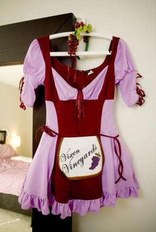 Klar for karneval: Halloween-kostymet fra i fjor
henger fortsatt p� skapd�ra.