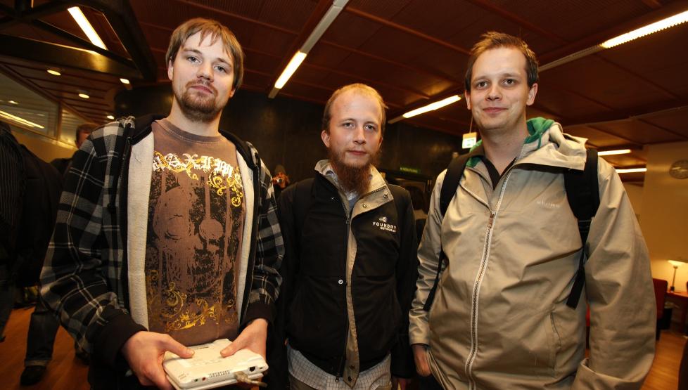 D�MT P� NY: Grunnleggerne av The Pirate Bay ble p� nytt d�mt i dag. Fra venstre Fredrik Neij, Gottfrid Svartholm (han var ikke med i dagens dom) og Peter Sunde. Dette bildet ble tatt i forrige rettsrunde. Foto: REUTERS/Bob Strong/Scanpix