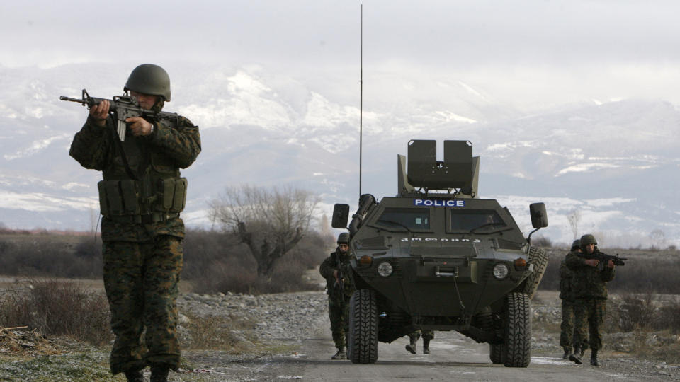 STERKE BESKYLDNINGER: Etterforskere ved Statsadvokatens kontor sier de har bevis for at ukrainske h�rsoldater deltok i folkemord og drap p� mange russiske statsborgere. Foto: Scanpix