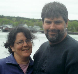 REDDET: Kaptein Richard Philips og hans kone Andrea Phillips på et privatfoto. I påsken var den amerikanske kapteinen gjenstand for en dramatisk redningsaksjon, etter å ha blitt tatt som gissel av somaliske pirater. Foto: AFP/SCANPIX REDDET: Kaptein Richard Philips og hans kone Andrea Phillips på et privatfoto. I påsken var den amerikanske kapteinen gjenstand for en dramatisk redningsaksjon, etter å ha blitt tatt som gissel av somaliske pirater. Foto: AFP/SCANPIX