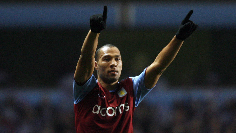 LEVERER VARENE: John Carew er den tredje beste i Premier League til � ta vare p� de m�lsjansene han f�r.Foto: SCANPIX/AP Photo/Simon Dawson