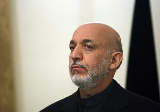 ENDRER LOVEN: Afghanistans president Hamid Karzai sier den omstridte loven n� skal revurderes og at bestemmelser som strider mot grunnloven skal fjernes. Foto: Scanpix