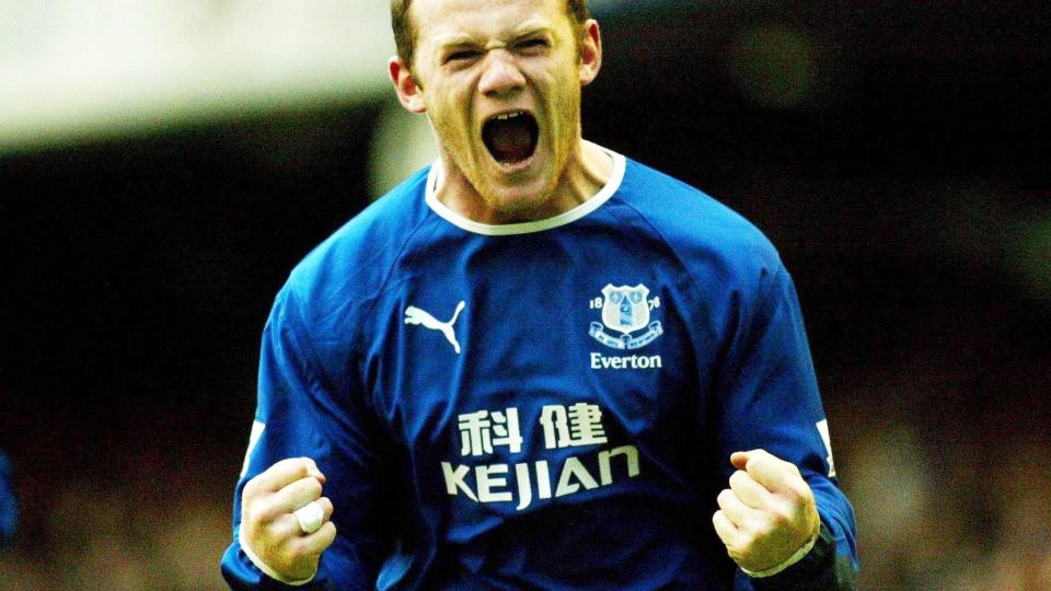 STARTET KARRIEREN MED � GJ�RE F�RSTEKEEPEREN FORBANNA: Noen �r etter at Wayne Rooney som elleve�ring kippet Neville Southall i senk p� oppvarminga, ble Wayne Rooney tidenes yngste m�lscorer i Premier League. Her jubler han for scoring mot Portsmouth i 2004.Foto: EPA/Dave Thompson