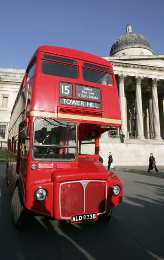 ULOVLIG? If�lge politiet var det forbudt � ta bilder av noe som har med transport � gj�re i London. N� sier politiet at de ikke kjenner til loven. Foto: SCANPIX