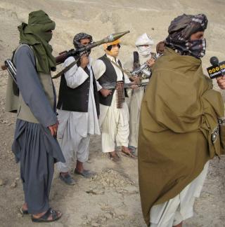 TAR P� SEG ANSVARET: Et arkivfoto fra 2008 viser Talibans talsmann Zabiullah Mujahid. Han sier i dag at Taliban sto bak angrepet som kostet en norsk offiser livet. Foto: EPA/SCANPIX
