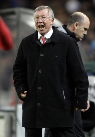 KLAR TALE: Alex Ferguson fortsetter den verbale kampen mot Rafa Benitez.Foto: Miguel Vidal, Reuters/Scanpix