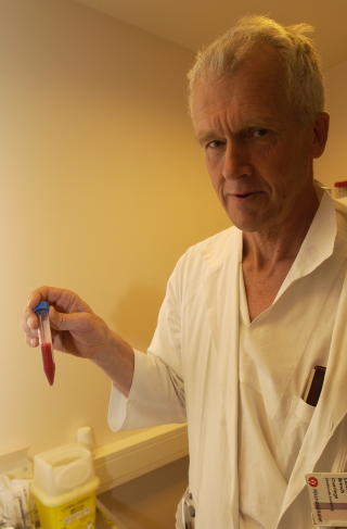 VET MER N�: Forskning p� AML har gjort framskritt, sier seksjonsoverlege Lorentz Brinch p� Rikshospitalet. Foto: ARNE V. HOEM