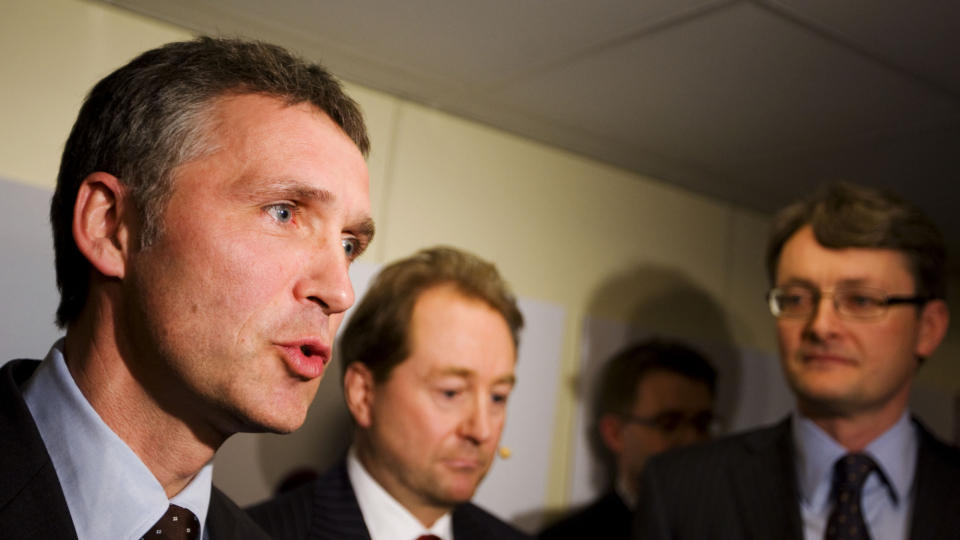 TELEFONKONTAKT:  Statsminister Jens Stoltenberg og Aker-eier Kjell Inge R�kke har i dag hatt kontakt p� telefon. Noen enighet har de imidertid ikke kommet fram til. Foto: H�kon Mosvold Larsen / SCANPIX .