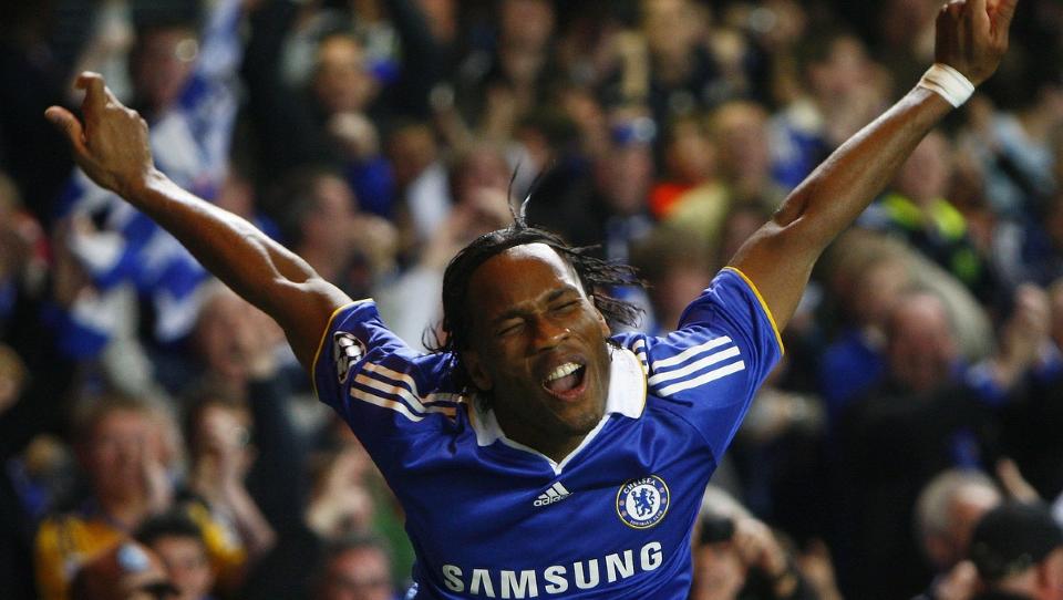 SITT GAMLE JEG: Etter � ha virket direkte uinteressert under Luiz Felipe Scolaris ledelse, har Didier Drogba funnet tilbake til sitt gamle jeg under Guus Hiddink. Det betyr at ivorianeren igjen framst�r som en spiss i aller ypperste verdensklasse.Foto: SCANPIX/REUTERS/Eddie Keogh