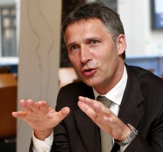 LOVET:  Jens Stoltenberg vil ha full sykehjemsdekning innen 2015. FOTO: SCANPIX