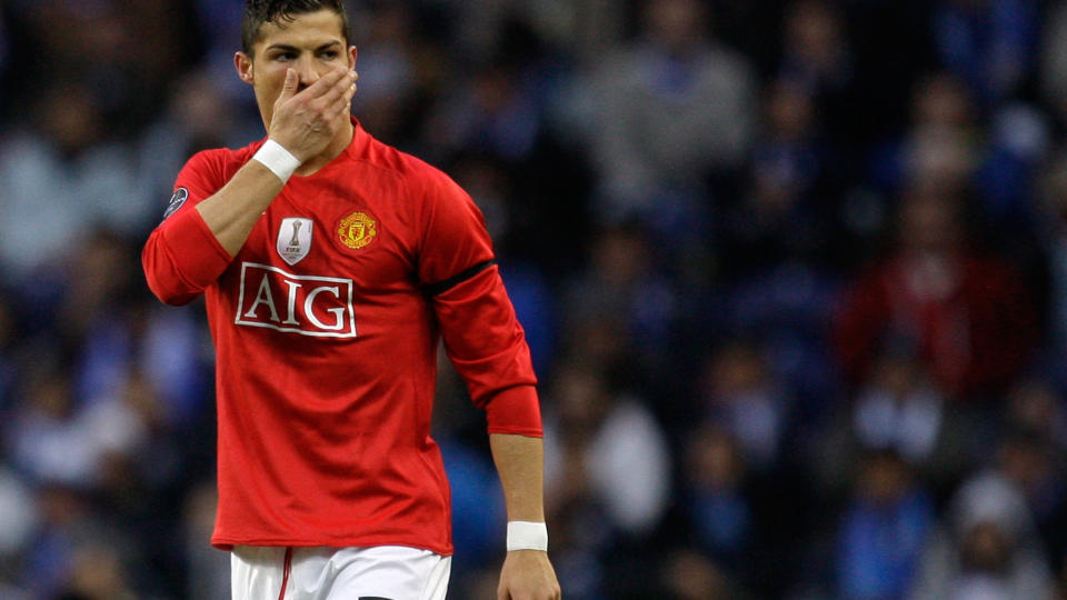 BLIR: Cristano Ronaldo avviser at han g�r til Real Madrid i sommer. Portugiseren vil vinne mer med Manchester United. Foto: Armando Franca / AP.