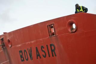 NORSK SKIP: Det norsk registrerte skipet Bow Asir ble kapret av somaliske pirater. Det norske rederiet betalte 16,2 millioner kroner i l�sepenger. (AP Photo / Karel Prinsloo)