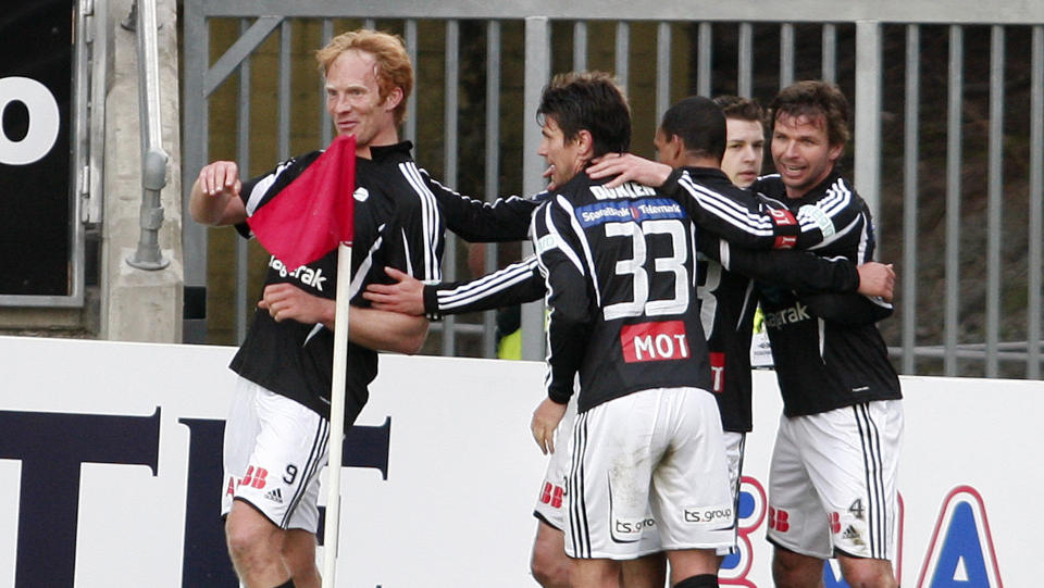 NESTEN-SJOKK FOR RBK: Odds Peter Kovacs (t.v) scoret 1-0-m�let, men Rosenborg slo tilbake i sluttminuttene.
Foto: Gorm Kallestad  / SCANPIX