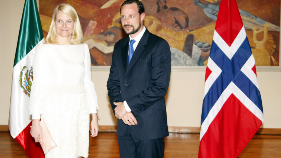�KOB�NDER: Kronprins Haakon og kronprinsesse Mette-Marit legger om til �kologisk drift p� Skaugum. Foto: SCANPIX